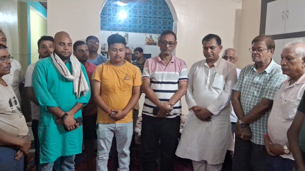 उद्योगपति गोपाल खेमका की हत्या पर तैलिक साहू सभा एवं व्यापारियों में आक्रोश, शोक सभा आयोजित 1 20250706_212153