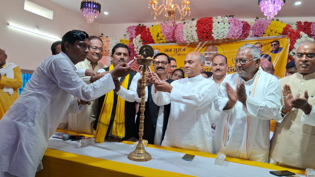 नालंदा में ‘बिहार बदलाव संवाद’ सभा, जन सुराज नेता आरसीपी सिंह ने किया संबोधित 1 20250721_122052