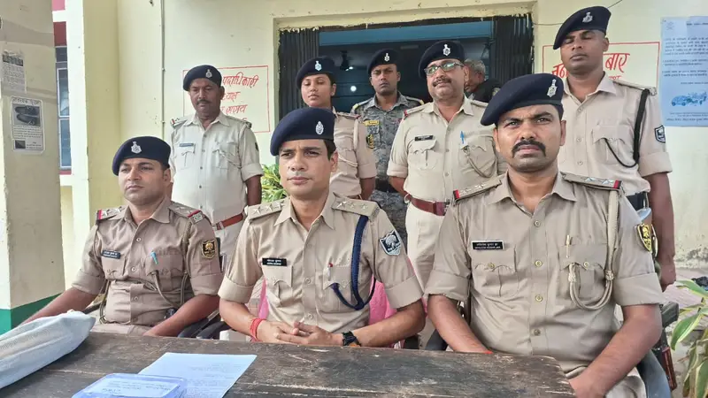 एकंगरसराय के चम्हेड़ा गांव में STF की छापेमारी, अवैध हथियार व कारतूस बरामद, दो आरोपी गिरफ्तार 1 IMG-20250706-WA0559