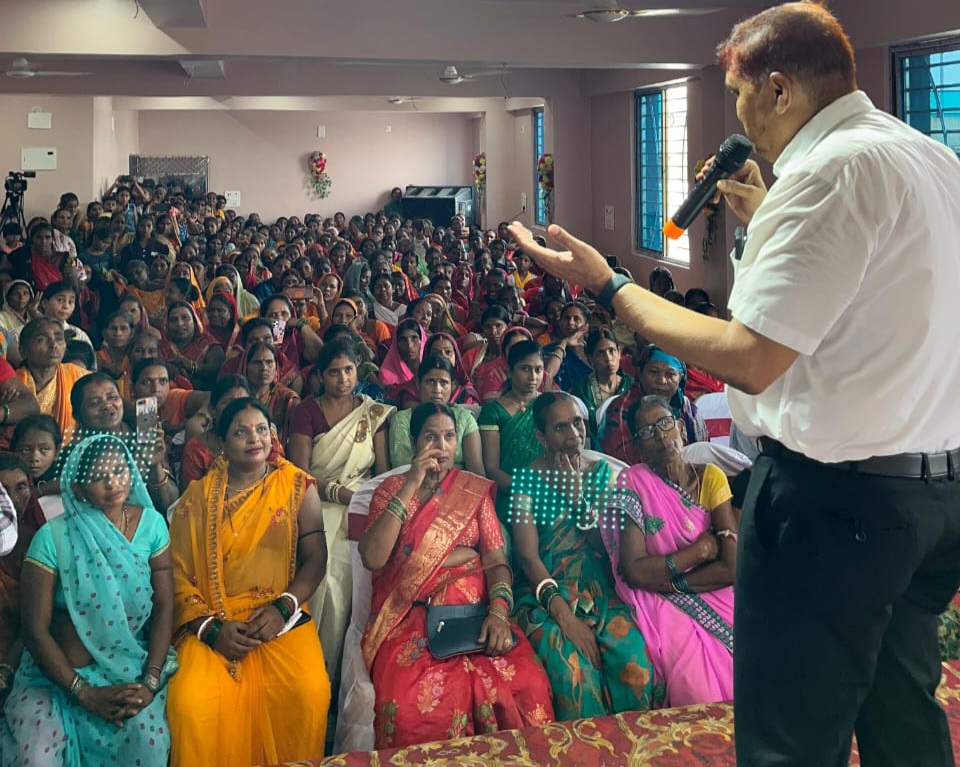 महिला सशक्तिकरण के लिए "महिला संवाद" कार्यक्रम आयोजित, डॉ. सुनील कुमार बोले – आज की महिलाएं समाज की आर्थिक रीढ़ 1 IMG-20250713-WA0127