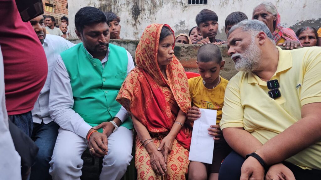 सिस्टम फेल, पप्पू यादव पास!" — सूदखोरों की प्रताड़ना से उजड़े परिवार को सांसद ने दी नई उम्मीद, एक मासूम, एक दादी और एक उम्मीद का नाम – पप्पू यादव 1 IMG-20250725-WA0101