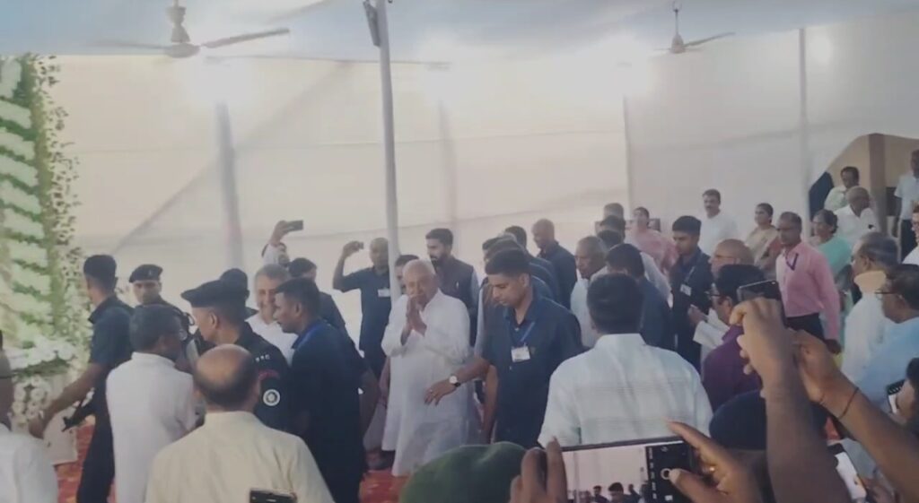 पूर्व विधायक राजीव रंजन की पहली पुण्यतिथि पर एकंगरसराय पहुंचे मुख्यमंत्री नीतीश कुमार, दी श्रद्धांजलि 1 Screenshot_20250729_090717_WhatsApp