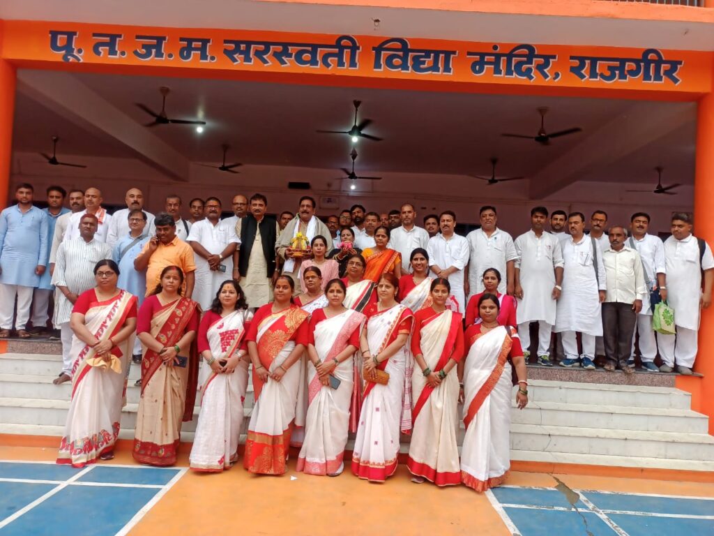 सेवा, सादगी और संस्कार की मिसाल: शिक्षा की तपोभूमि से विदा हुए आचार्य बीरेन्द्र प्रताप सिंह 2 1000807247