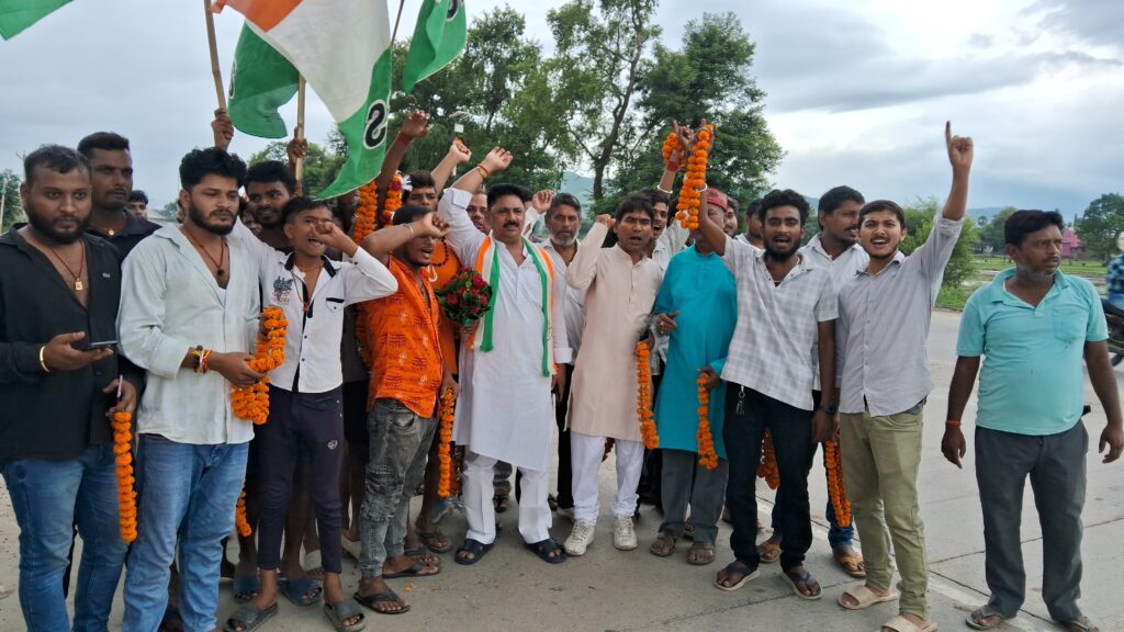 राजेश राम का गिरियक मे भव्य स्वागत, लोगों ने की संजय कुमार पासवान को विधायक बनाने की मांग 2 1000808330
