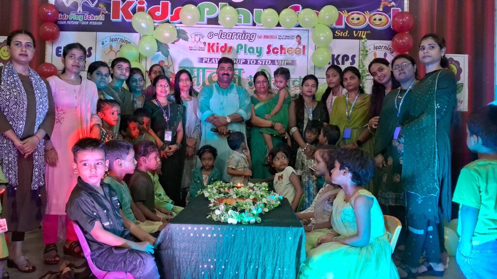 ई-लर्निंग किड्स प्ले स्कूल में सावन महोत्सव का आयोजन, मेहंदी, पौधारोपण और राखी से सजा सावन, बच्चों ने जीते दिल और इनाम 4 1000818882
