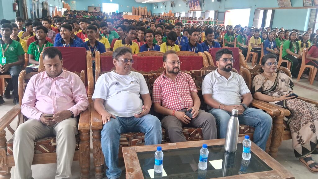 भविष्य निर्माण की राह दिखाने निकला रोटरी क्लब, युवाओं में जागी नई उमंग 3 1000829113