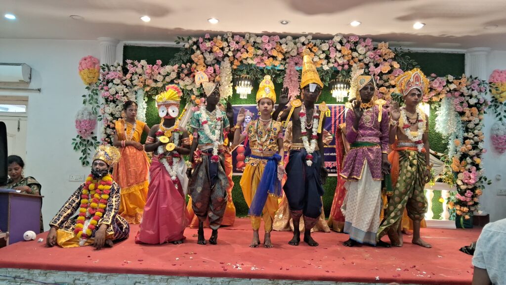 नालंदा जूनियर्स अकैडमी द्वारा श्रीकृष्ण जन्माष्टमी पर उमड़ा भक्ति और संस्कृति का सैलाब, बच्चों ने मंच पर जीवंत किए कृष्ण के दिव्य स्वरूप 1 1000847316