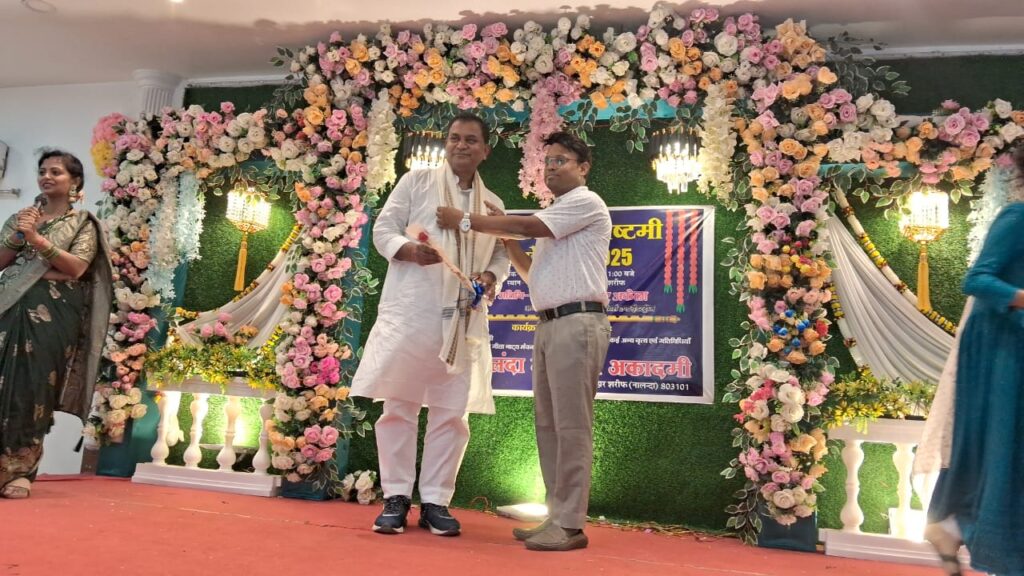 नालंदा जूनियर्स अकैडमी द्वारा श्रीकृष्ण जन्माष्टमी पर उमड़ा भक्ति और संस्कृति का सैलाब, बच्चों ने मंच पर जीवंत किए कृष्ण के दिव्य स्वरूप 4 1000847513