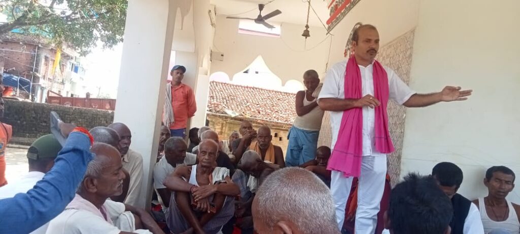बाढ़ प्रभावित इलाकों का दौरा कर जनता की समस्याओं से रूबरू हुए लोकतांत्रिक जन विकास पार्टी के राष्ट्रीय अध्यक्ष अरमान देव 2 1000853251