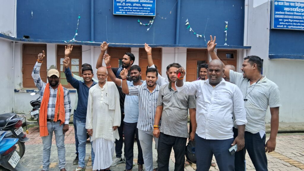 125 यूनिट मुफ्त बिजली योजना से प्रभावित हुए ग्रामीण एमआरसी कर्मचारी, स्थायी नियुक्ति या मानदेय वेतन की उठाई मांग 1 20250802_123922