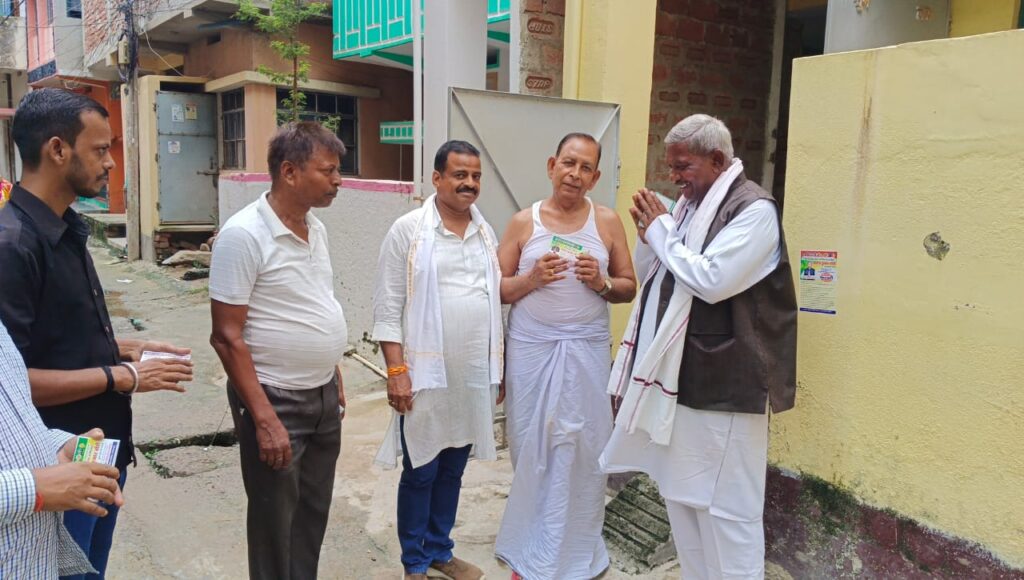 बिहार शरीफ विधानसभा क्षेत्र में भावी प्रत्याशी मनोज कुमार ताँती ने चलाया जनसंपर्क अभियान, जनता से किया समस्याओं के समाधान का वादा 1 IMG-20250804-WA0095
