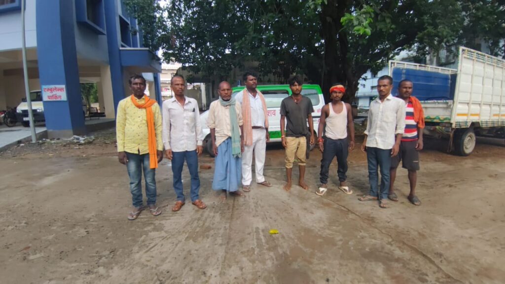 इस्लामपुर में पारिवारिक विवाद में पति ने पत्नी की कुदाल से गला काटकर हत्या, पति फरार 1 IMG-20250811-WA0159
