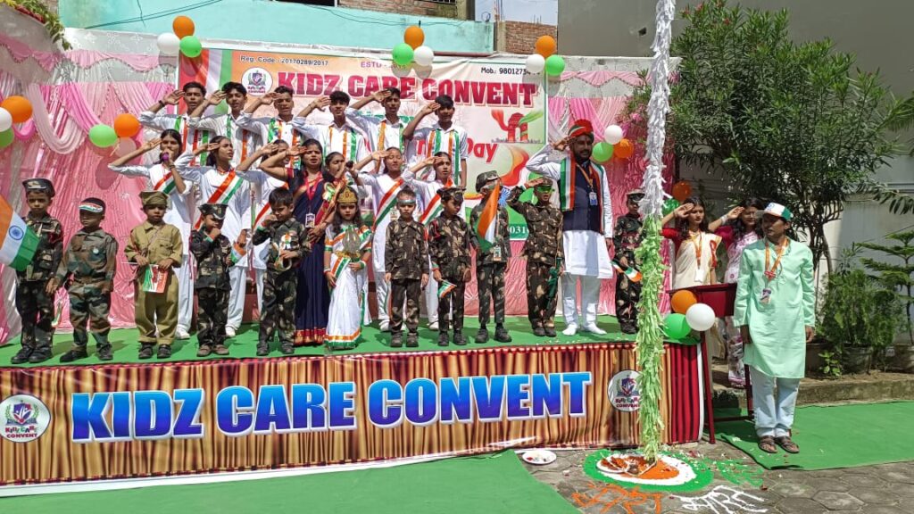 किड्ज़ केयर कॉन्वेंट में ‘जश्न-ए-आज़ादी’ की रही धूमभारत को विकासशील से विकसित राष्ट्र बनाना युवाओं का परम कर्तव्य : निदेशक 1 IMG-20250815-WA0189