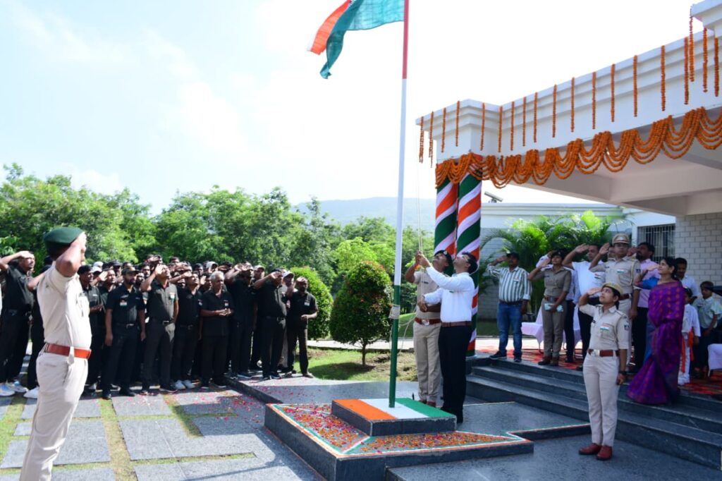 राजगीर ज़ू सफारी में धूमधाम से मनाया गया 15 अगस्त, वीर शहीदों को दी गई श्रद्धांजलि 1 IMG-20250815-WA0224