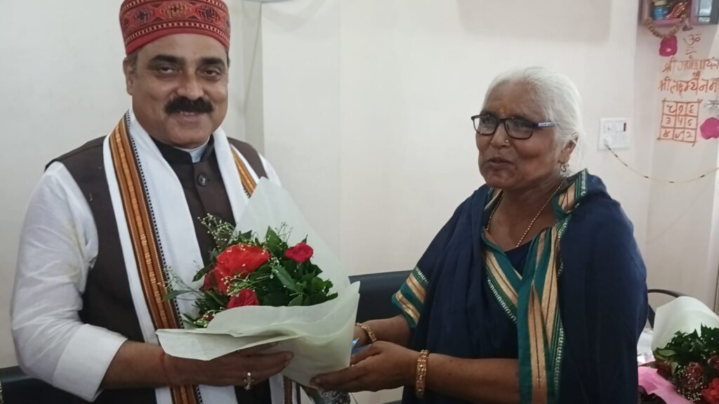 गिरियक में मंत्री जीवेश कुमार मिश्रा का भव्य स्वागत, मुख्य पार्षद मोना देवी और विजय कुमार ने किया मंत्री का सम्मान 1 IMG-20250816-WA0056