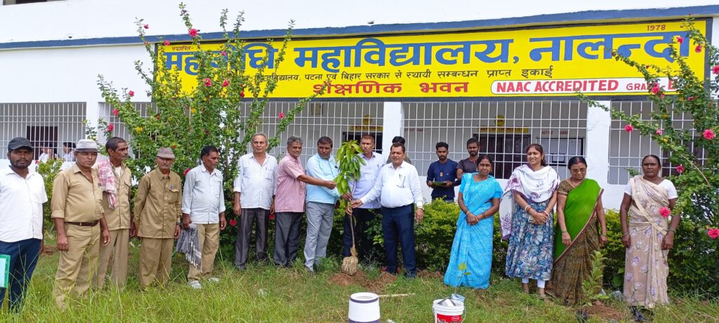 महाबोधि महाविद्यालय, नालंदा में ग्रामीण विकास मंत्री श्रवण कुमार के जन्मदिवस पर वृक्षारोपण कार्यक्रम 1 IMG-20250820-WA0114