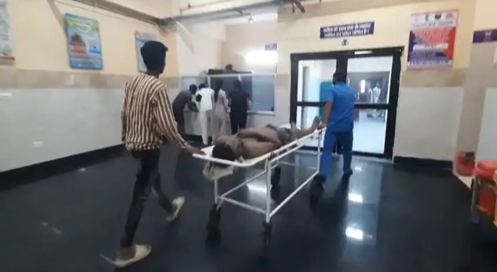 नालंदा में करंट लगने से ग्रामीण चिकित्सक की मौतनेबुलाइजर मशीन ऑन करते समय हादसा, अस्पताल पहुंचने से पहले गई जान 1 Screenshot_20250802_220141_Dainik Bhaskar