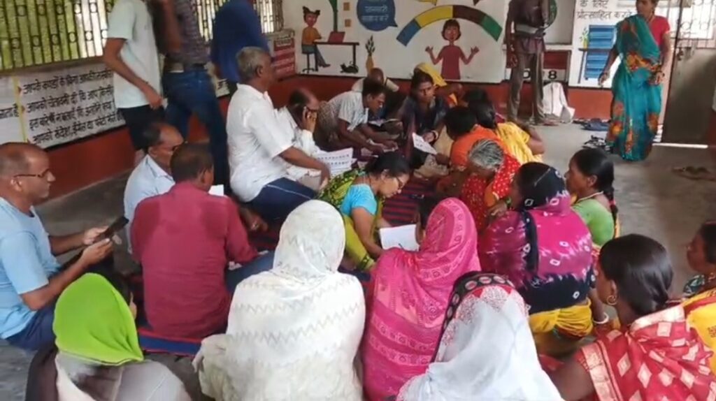 गिरियक प्रखंड के रेतर गांव में विशेष गहन पूर्ण निरीक्षण अभियान को लेकर बैठक आयोजित 1 Screenshot_20250807_195839_WhatsApp
