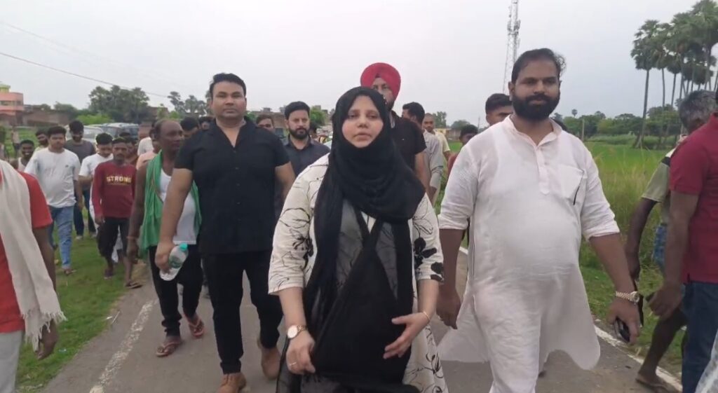 राजद नेत्री डॉ. आयशा फातिमा ने चलाया जनसंपर्क अभियान, तेजस्वी यादव के विजन को बताया बदलाव की कुंजी 1 Screenshot_20250807_230001_WhatsApp