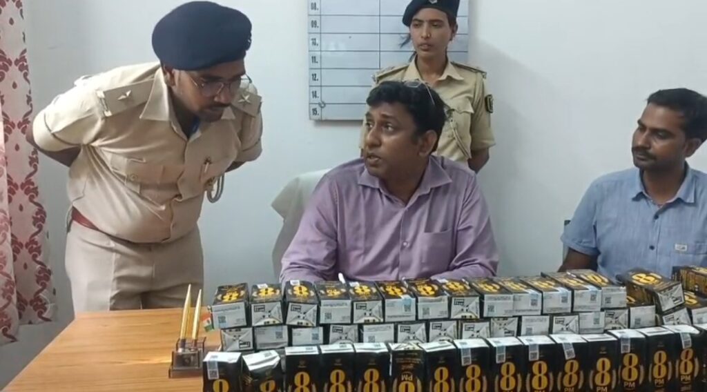 एम्बुलेंस बनी शराब की दुकान: तहखाने से 129 लीटर विदेशी शराब बरामद, तीन गिरफ्तार 1 Screenshot_20250823_195028_Gallery