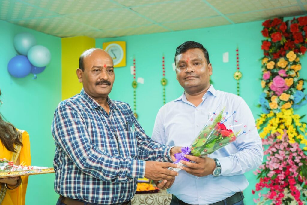विश्व साक्षरता दिवस पर नालंदा में 100 शिक्षकों का सम्मान : डीएसपी ने कहा – “शिक्षक ही हैं राष्ट्र के सच्चे कर्णधार 2 1000904114