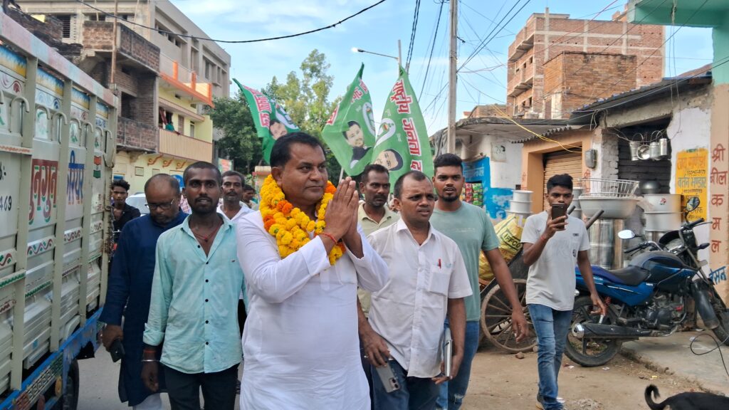 अनिल कुमार अकेला की समाधान यात्रा बड़ी पहाड़ी मंसूर नगर पहुँची, नल-जल और अधूरी सड़क को लेकर नगर निगम पर साधा निशाना 1 20250904_170437