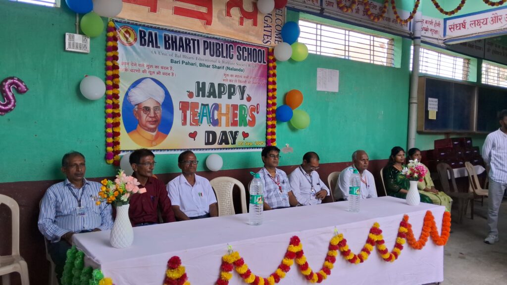 बाल भारती पब्लिक स्कूल में शिक्षक दिवस पर डॉ. सर्वपल्ली राधाकृष्णन का जन्मोत्सव धूमधाम से मनाया गया 1 20250905_125555