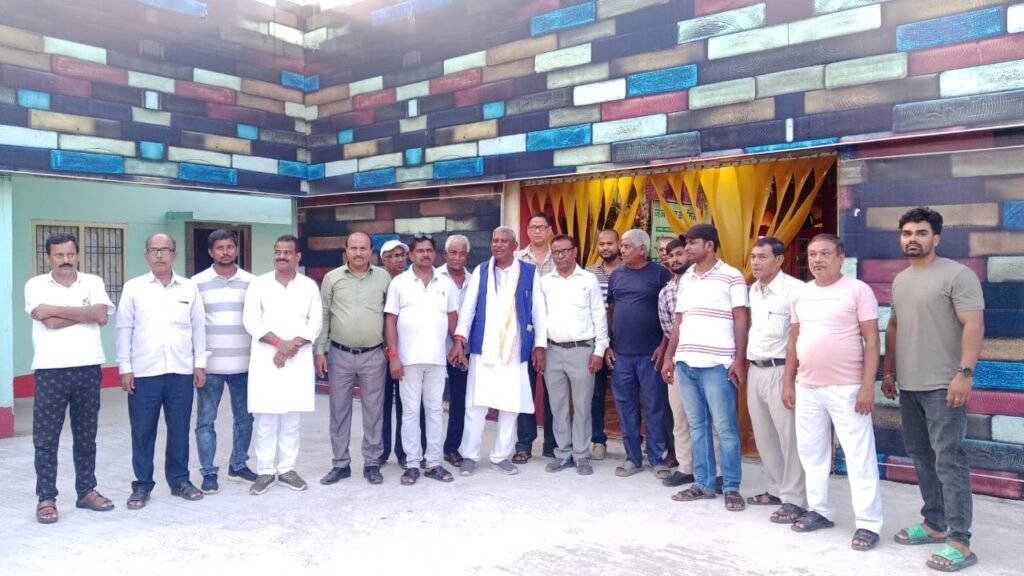 मनोज ताँती के नेतृत्व में बड़ी पहाड़ी में जनसंवाद कार्यक्रम, जनता की समस्याओं पर बनी रणनीति 1 IMG-20250907-WA0068