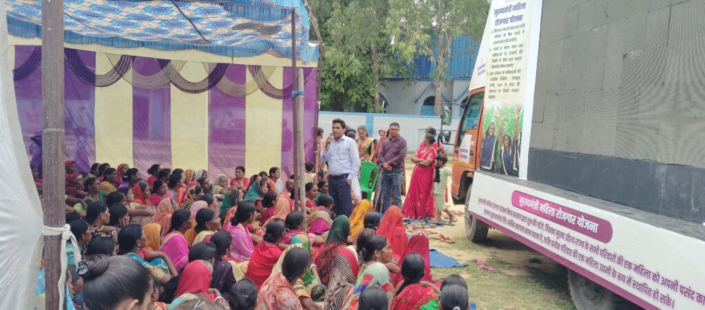 नालंदा की दीदियों के खाते में रोजगार की पहली किरण, सिलाव से शुरू हुआ बदलाव का सफर 1 IMG-20250911-WA0379