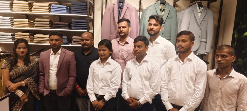 बिहारशरीफ में ब्लैकबेरीज़ शोरूम का भव्य उद्घाटन: अब घर बैठे मिलेगा इंटरनेशनल फैशन का अनुभव 1 IMG-20250926-WA0098