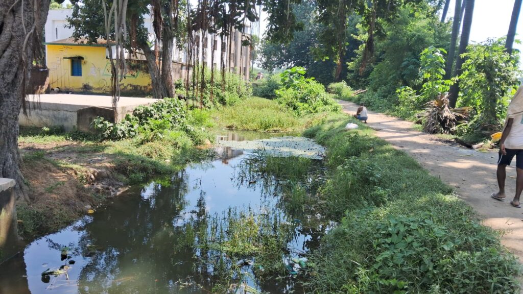 तीन पंचायतों की सिंचाई पर संकट, नाला निर्माण पर अटकी फाइल, तीन साल बाद भी कार्य शुरू नहीं 1 IMG-20250926-WA0128