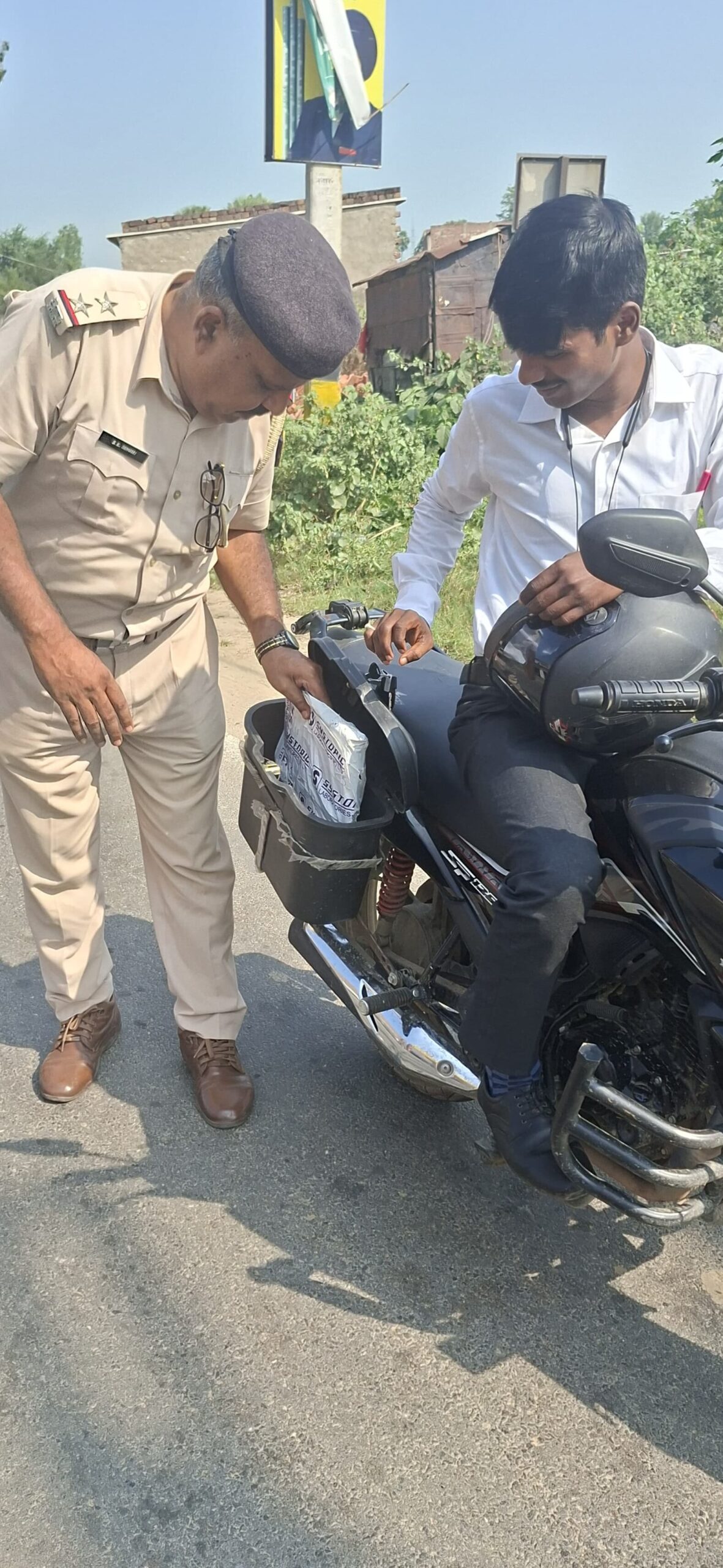 कतरीसराय में विधानसभा चुनाव को लेकर प्रशासन सख्त,मायापुर मोड़ पर सीमा शिल करने हेतु चेकपोस्ट स्थापित, वाहनों की सघन जांच शुरू 2 1000999640 edited scaled