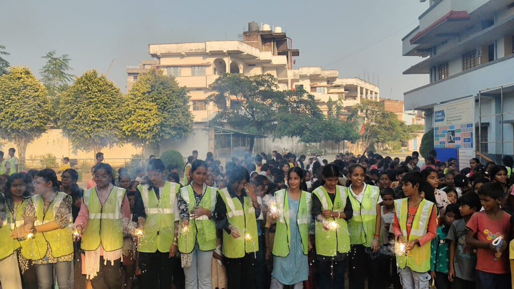 रोटरी क्लब तथागत द्वारा रोटरी चिल्ड्रन के साथ दीपावली उत्सव का भव्य आयोजन 2 1001011765