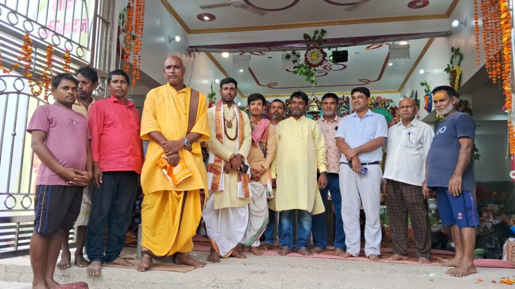 दुर्गापुर में शत चंडी महायज्ञ एवं प्राण प्रतिष्ठा का भव्य समापन 1 20251002_140003