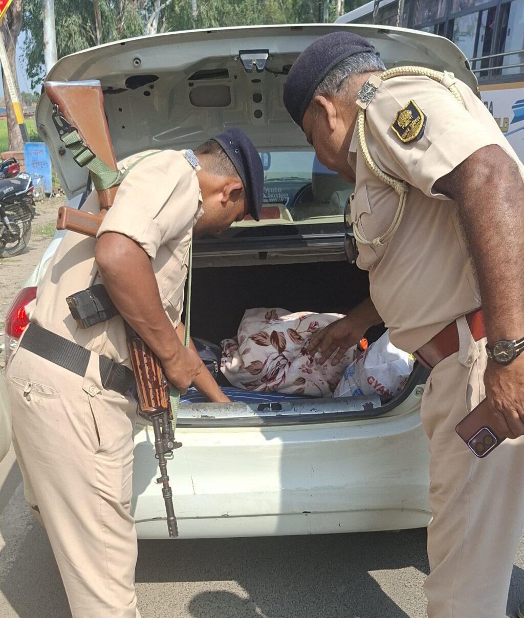 कतरीसराय में विधानसभा चुनाव को लेकर प्रशासन सख्त,मायापुर मोड़ पर सीमा शिल करने हेतु चेकपोस्ट स्थापित, वाहनों की सघन जांच शुरू 1 IMG-20251014-WA0118