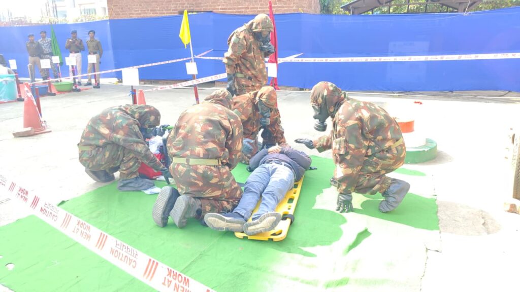 नालंदा में CBRN आपदा प्रबंधन मॉक ड्रिल: एनडीआरएफ ने चार चरणों में दिखाया प्रभावी बचाव संचालन 2 1001114231