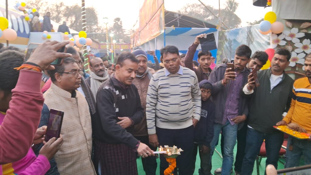 बिहार शरीफ में कश्मीरी ऊलेन बाजार का भव्य शुभारंभ, ऊनी वस्त्र, मनोरंजन और स्वादिष्ट व्यंजनों ने बढ़ाई मेले की रौनक 2 1001186580