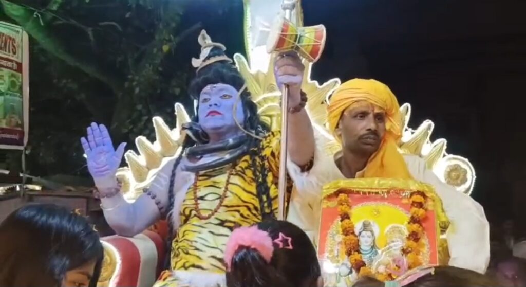 बिहारशरीफ के लहेरी थाना क्षेत्र में धूमधाम से निकली भगवान शिव की बारात, 10 हजार श्रद्धालुओं ने ग्रहण किया भंडारा प्रसाद 2 1001257420