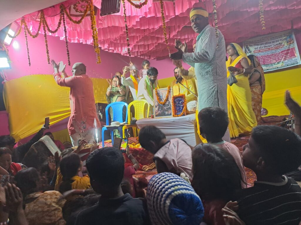 हासनचक में शिव प्राण प्रतिष्ठा महायज्ञ के दौरान धूमधाम से मनाया गया कृष्ण जन्मोत्सव, भक्तिमय हुआ वातावरण 2 1001279037