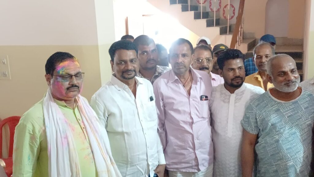 समाजसेवी अरविंद कुमार सिंह ने नीतीश कुमार के 75वें जन्मदिन पर किया भव्य जश्न, होली मिलन में रंग-गुलाल संग झूम उठा नूरसराय! 4 1001287193