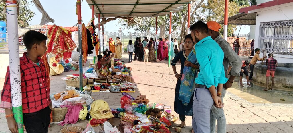 नालंदा के पाँच गाँवों की अनोखी होली: 54 साल से रंग-गुलाल नहीं, 24 घंटे गूंजता है ‘हरे राम-हरे कृष्ण’ का कीर्तन 3 1001293095