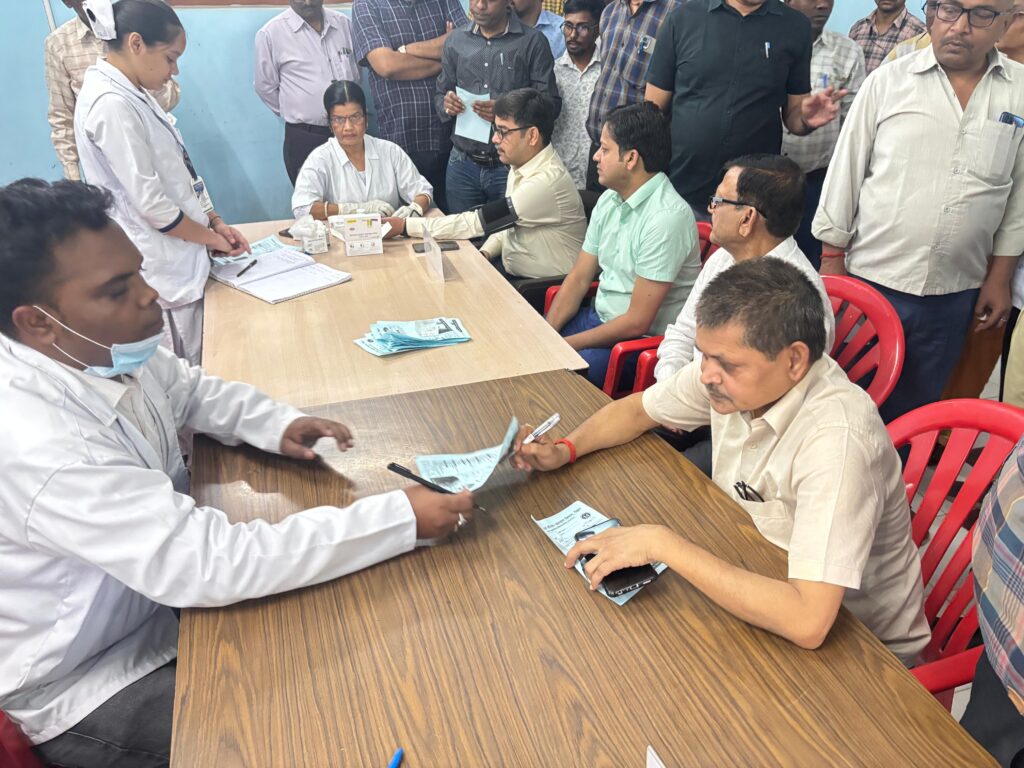 नालंदा समाहरणालय में लगा बड़ा स्वास्थ्य शिविर, कैंसर से लेकर बीपी-डायबिटीज तक हुई जांच; डीएम कुंदन कुमार और एसपी भारत सोनी ने किया निरीक्षण 3 1001315280
