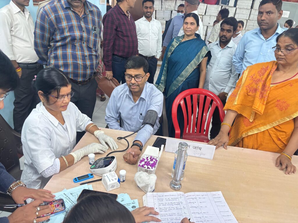 नालंदा समाहरणालय में लगा बड़ा स्वास्थ्य शिविर, कैंसर से लेकर बीपी-डायबिटीज तक हुई जांच; डीएम कुंदन कुमार और एसपी भारत सोनी ने किया निरीक्षण 2 1001315283
