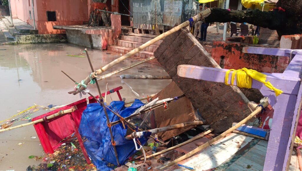 नालंदा में बड़ा हादसा: शीतला माता मंदिर में भगदड़, 9 श्रद्धालुओं की मौत 3 1001354466