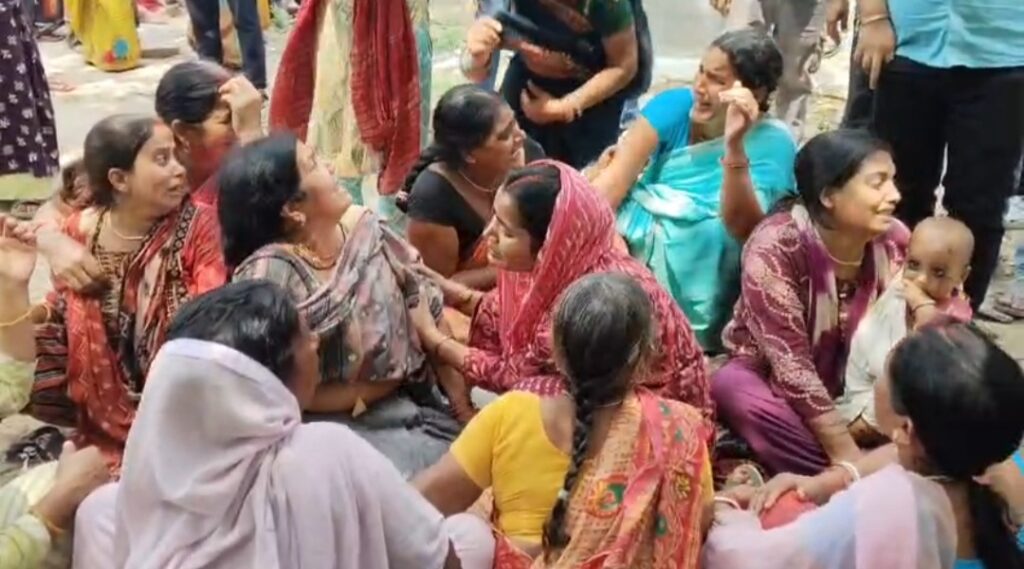 नालंदा में बड़ा हादसा: शीतला माता मंदिर में भगदड़, 9 श्रद्धालुओं की मौत 4 1001355128