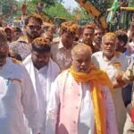 आठवीं बार मंत्री बनने पर श्रवण कुमार का नूरसराय में ऐतिहासिक स्वागत, जेसीबी से हुई फूलों की बारिश