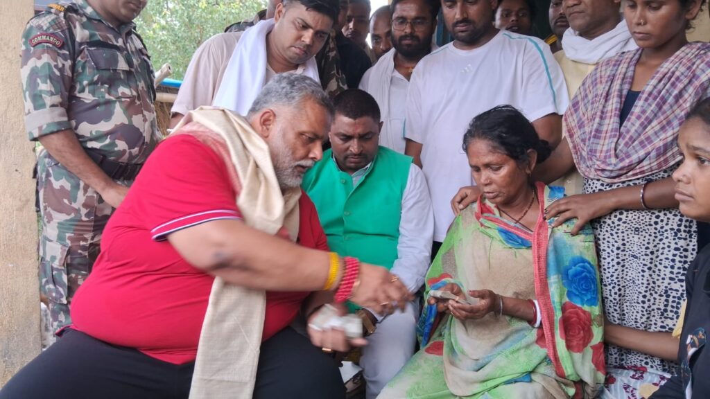 राजगीर मॉब लिंचिंग पीड़ितों के बीच पहुंचे सांसद पप्पू यादव, नगरनौसा में पुलिसिया कार्रवाई पर फूटा गुस्सा 2 WhatsApp Image 2026 06 21 at 7.39.21 PM