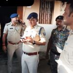 रहुई बाजार में सनसनी: पति ने लोहे की रॉड से पत्नी की हत्या, वारदात के बाद फरार