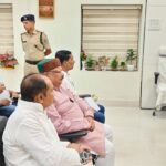 जिलाधिकारी ने 21 जन-शिकायतों की सुनवाई कर संबंधित अधिकारियों की तय की जवाबदेही