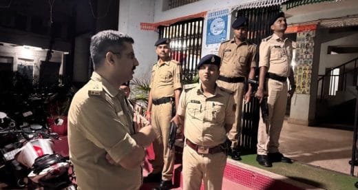 आधी रात एसपी का तीन थानों में औचक निरीक्षण, व्यवस्था मिली दुरुस्त 2 WhatsApp Image 2026 09 01 at 11.12.10 PM